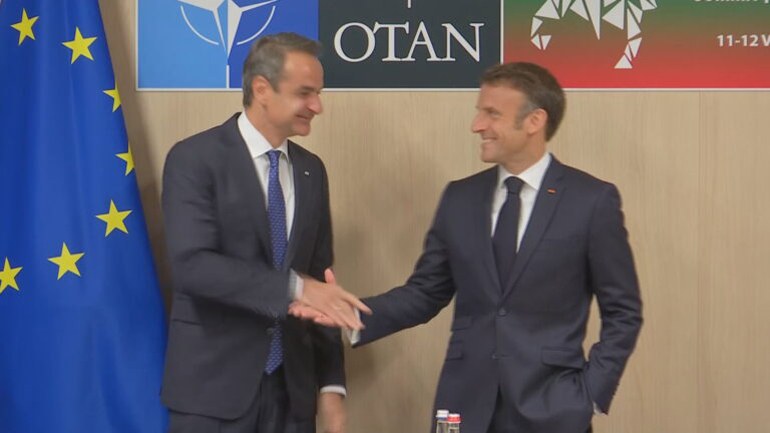 Συνάντηση Μητσοτάκη – Μακρόν στο Βίλνιους: Στο επίκεντρο η ενίσχυση των ελληνογαλλικών σχέσεων